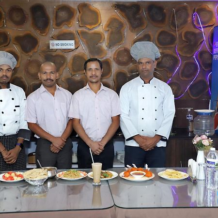 De Falcon Goa Beach Resort Candolim Exterior foto