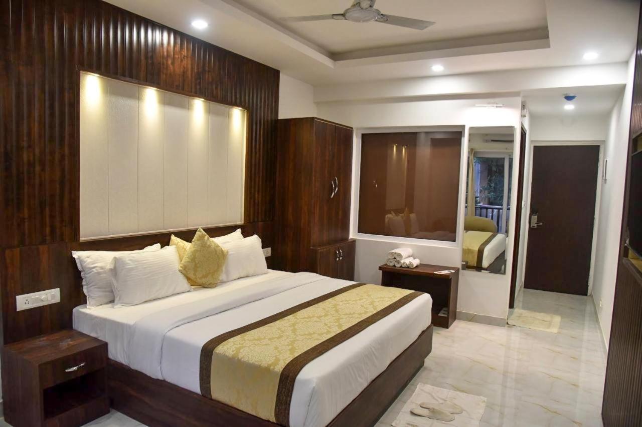 De Falcon Goa Beach Resort Candolim Exterior foto