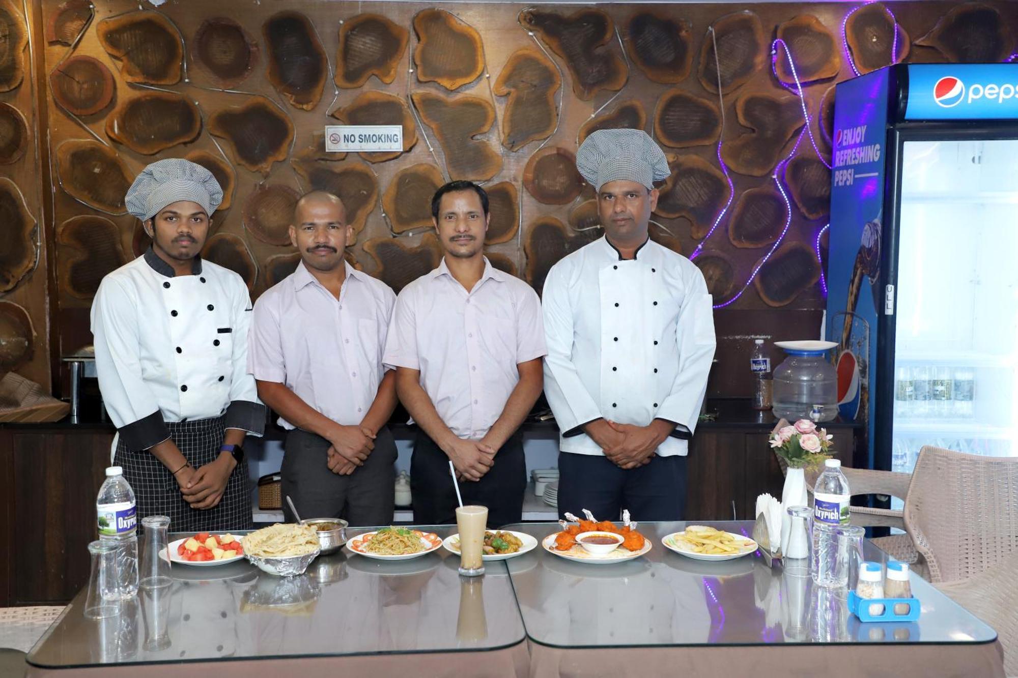 De Falcon Goa Beach Resort Candolim Exterior foto